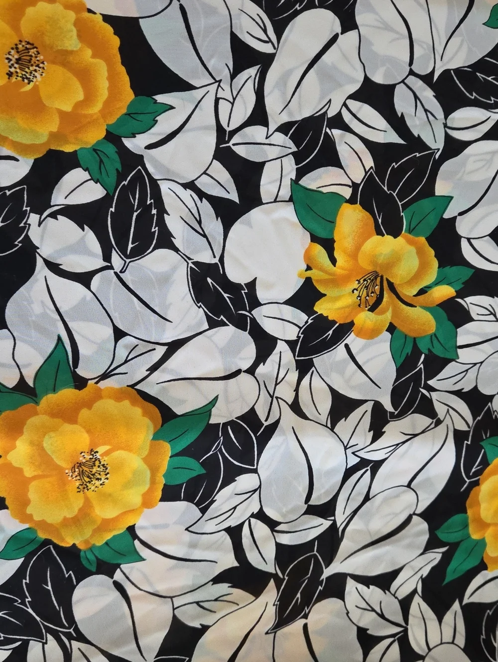 Vintage Hi Fashion Fabrics, Inc. Beautiful Floral Bold Polyester Fabric 2.6 Yard